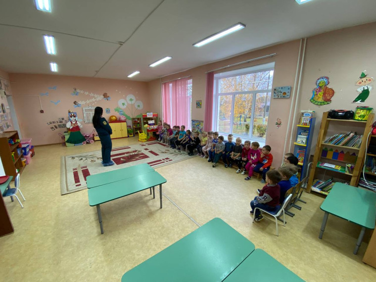 Сотрудники МЧС России провели профилактические беседы с воспитанниками и обучающимися.